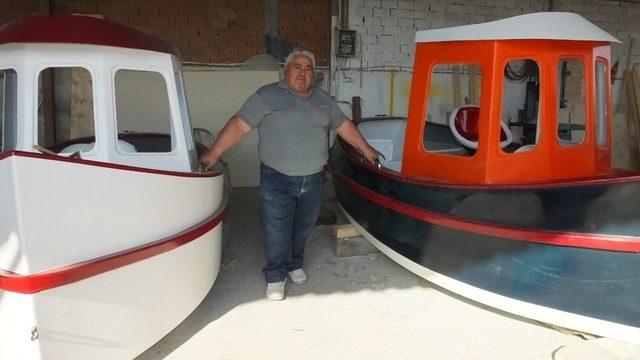 Burhaniye’de 40 Yıllık Tekne Ustası Mini Tugboat Yapımına Başladı