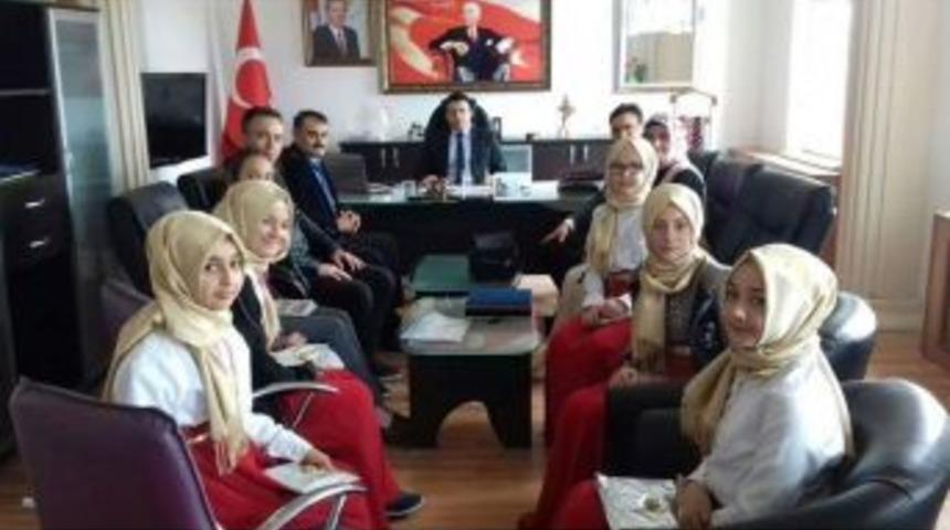 Kaymakam Yurdagül, Başarılı Öğrencileri Ödüllendirdi