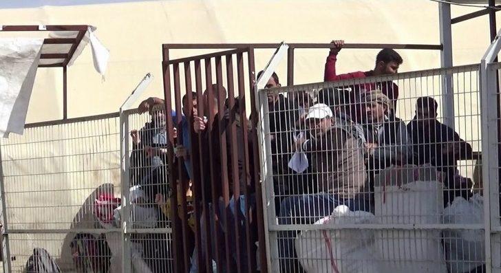 Suriyeliler Fırat Kalkanı Ve Zeytin Dalı Harekatlarıyla Teröristlerden Temizlenen Bölgelere Gidiyor G2