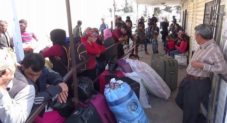 Suriyeliler Fırat Kalkanı Ve Zeytin Dalı Harekatlarıyla Teröristlerden Temizlenen Bölgelere Gidiyor G5