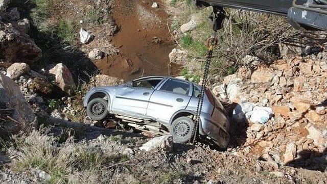 Hemşire, Yaklaşık 17 Metreden Otomobiliyle Aşağı Uçtu