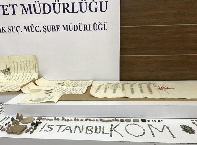 İstanbul’da Aralarında Dîvân-ı Hümâyun Beratlarının Da Olduğu Bin 512 Parça Tarihi Eser Ele Geçirildi