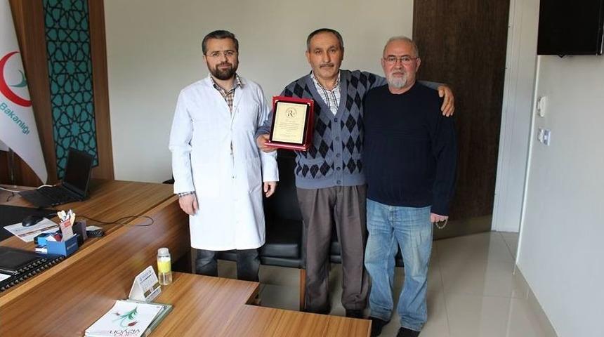 Kredi &Ccedil;ekerek Aldığı Cihazı Eşi Adına Hastaneye Bağışladı