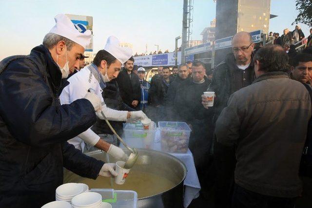 Metrobüs Yolcuları Çorbayla İşe Uğurlanacak