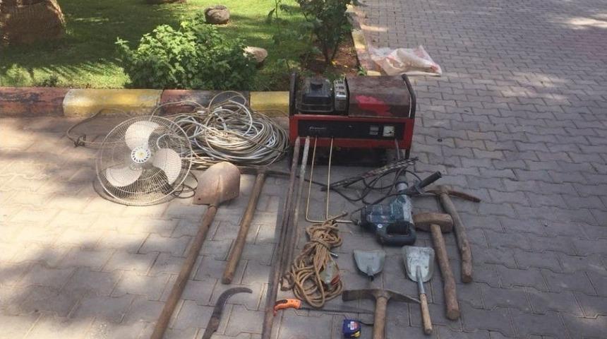 Hatay&rsquo;da Ka&ccedil;ak Kazı Yapan 3 Kişi Su&ccedil;&uuml;st&uuml; Yakalandı