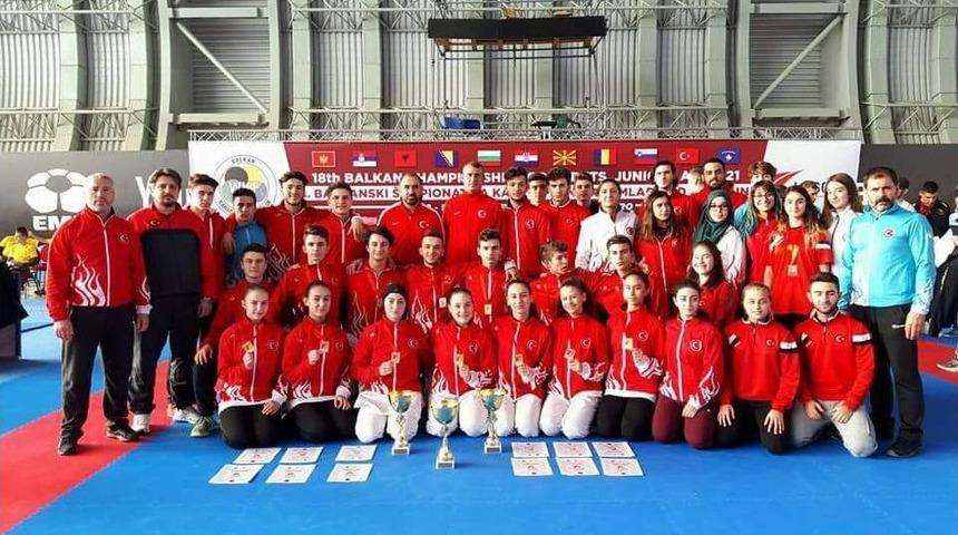 Kağıtsporlu Kareteci Demirt&uuml;rk, Balkan Şampiyonu Oldu