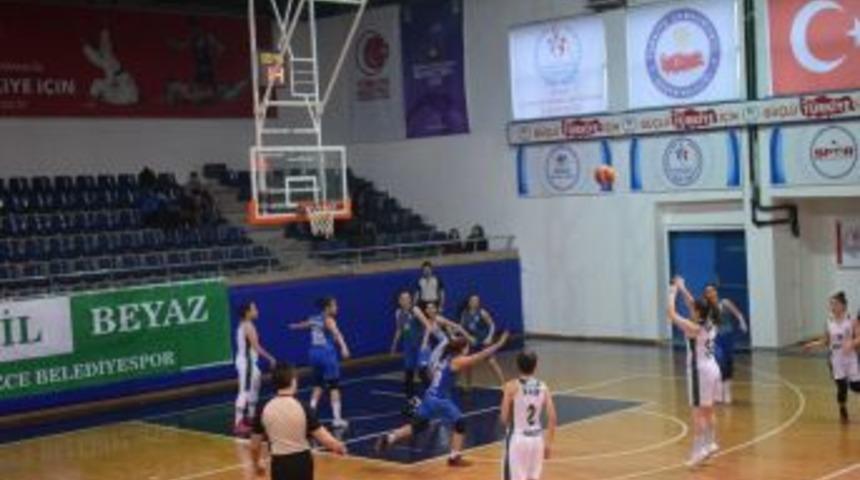 Basketbolda Kızlardan Farkla Galibiyet