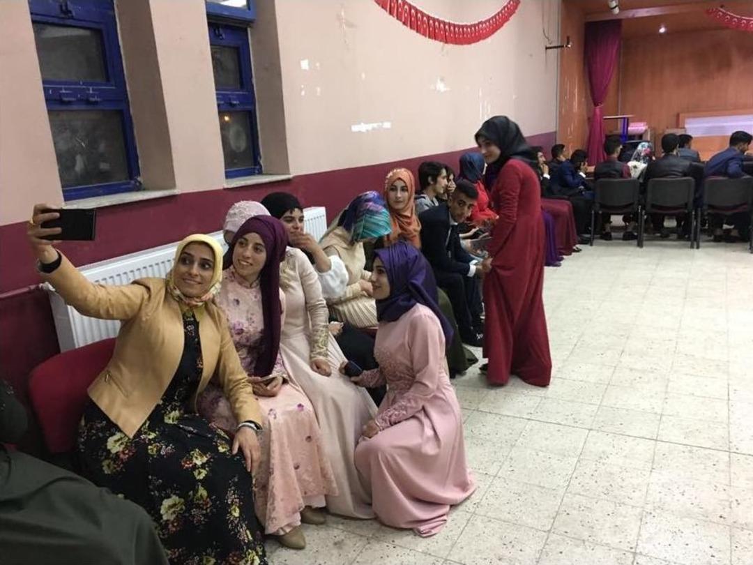 Taşkesenlioğlu Tekman&rsquo;da Mezuniyet Coşkusuna Ortak Oldu