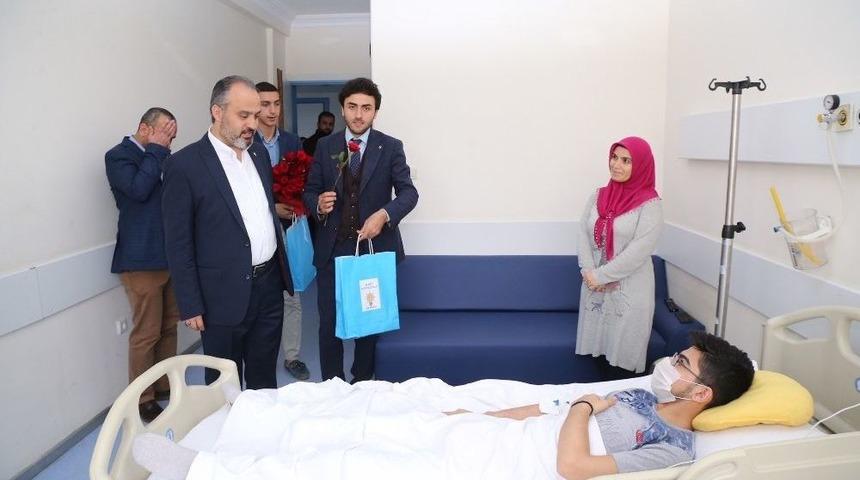 Başkan Aktaş&rsquo;tan Kanser Hastalarını Ziyaret Etti