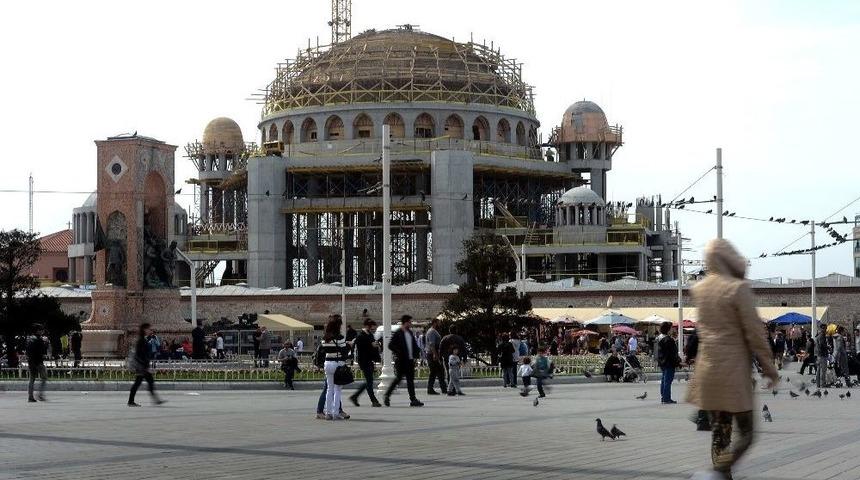 Taksim Camii&rsquo;nde Sona Yaklaşılıyor