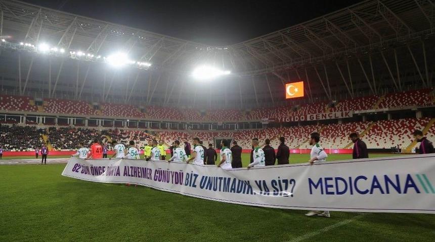 Medicana Sağlık Grubu&rsquo;ndan Kupa Ma&ccedil;ında Alzheimer Mesajı