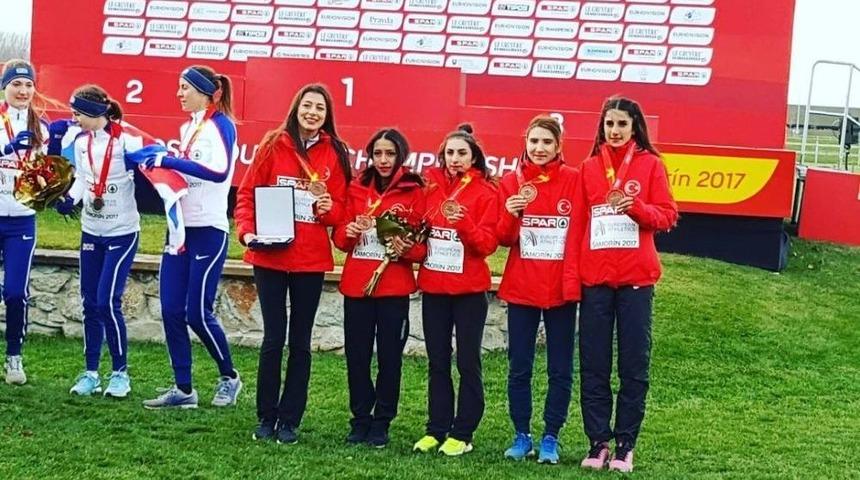 Ai&ccedil;&uuml; &Ouml;ğrencilerinden Atletizmde B&uuml;y&uuml;k Başarı
