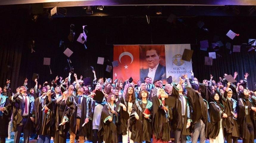 Gen&ccedil; Sağlık&ccedil;ıların Mezuniyet Heyecanı