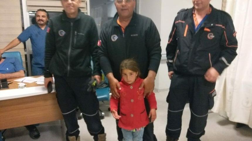 Parmağı Metal Par&ccedil;asına Sıkışan Minik Kızı Afad Kurtardı