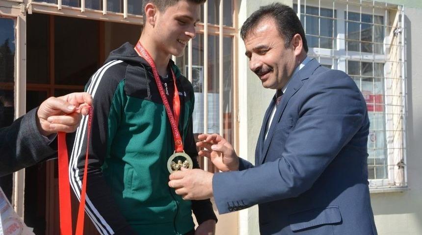 Demirbilek T&uuml;rkiye Birincisi Oldu