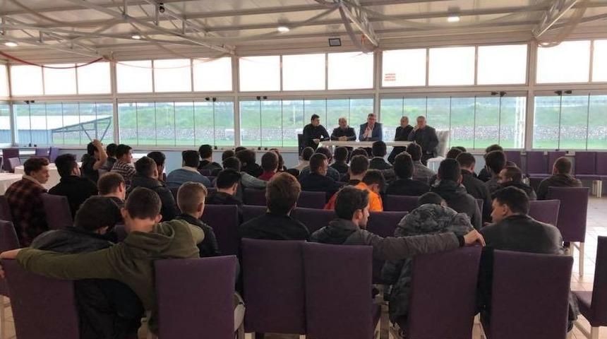 Başkan Duymuş Ak Gençlerle Bir Araya Geldi