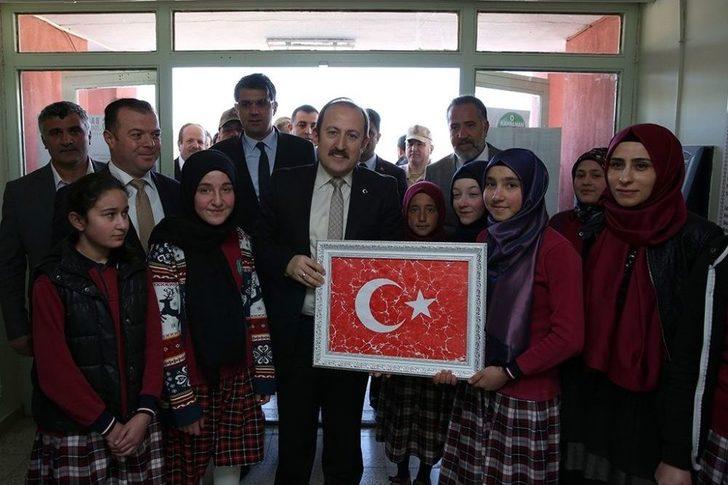 Vali Pehlivan, “köyün En Çocuk Hali” Projesi Kapsamında Oluşturulan Kütüphanelerin Açılışını Gerçekleştirdi G1