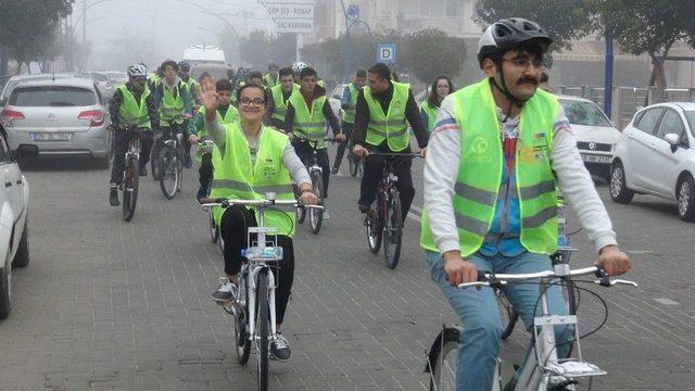 Mülteci Öğrencilerle Birlikte Bisiklet Sürdüler