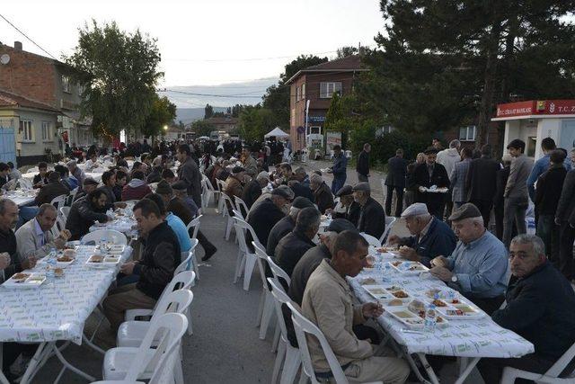 Vatandaşlar, Tepebaşı’nda Bereketi Paylaşıyor