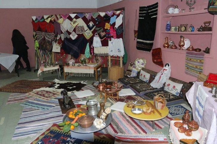 Akhisar’da "81 İliz Hepimiz Biriz" Sergisi Açıldı G1