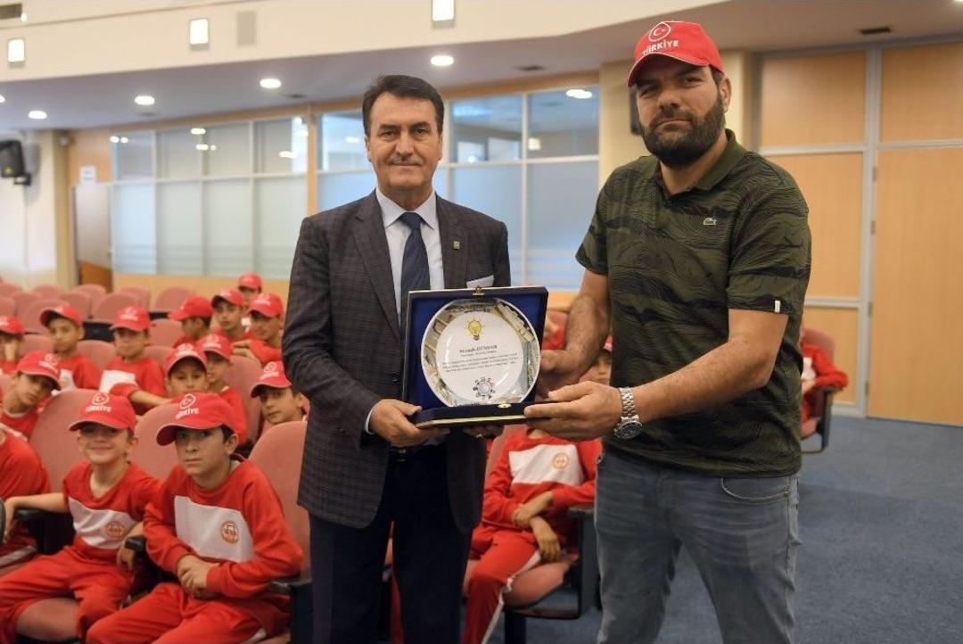 D&uuml;ndar, Mardinli Ter&ouml;r Mağduru &Ccedil;ocukları Ağırladı