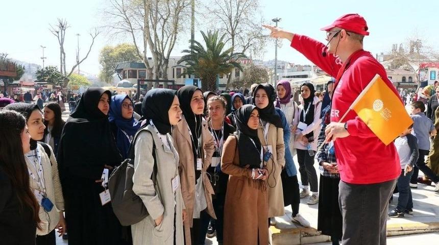 Ey&uuml;psultanlı Gen&ccedil;ler Tarihi Yolculuğa &Ccedil;ıkıyor