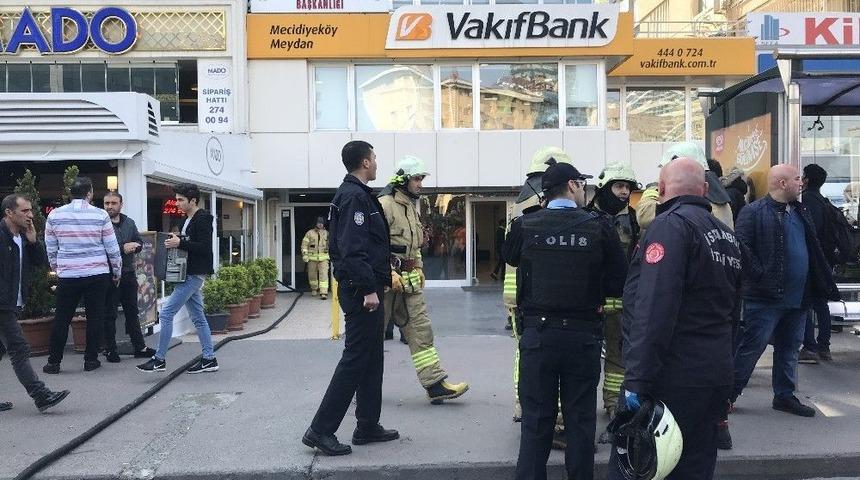 (&ouml;zel) Mecidiyek&ouml;y&rsquo;de İş Hanında Yangın Paniği