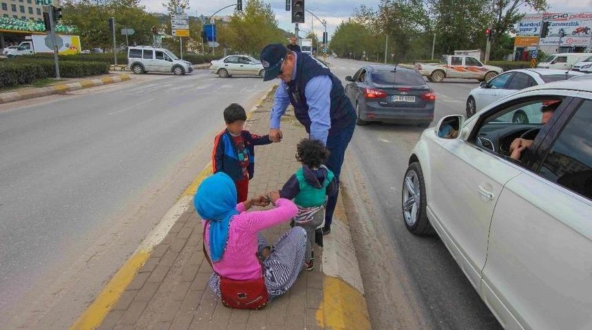 Zabıta Ekipleri, Dilencilere Geçit Vermiyor