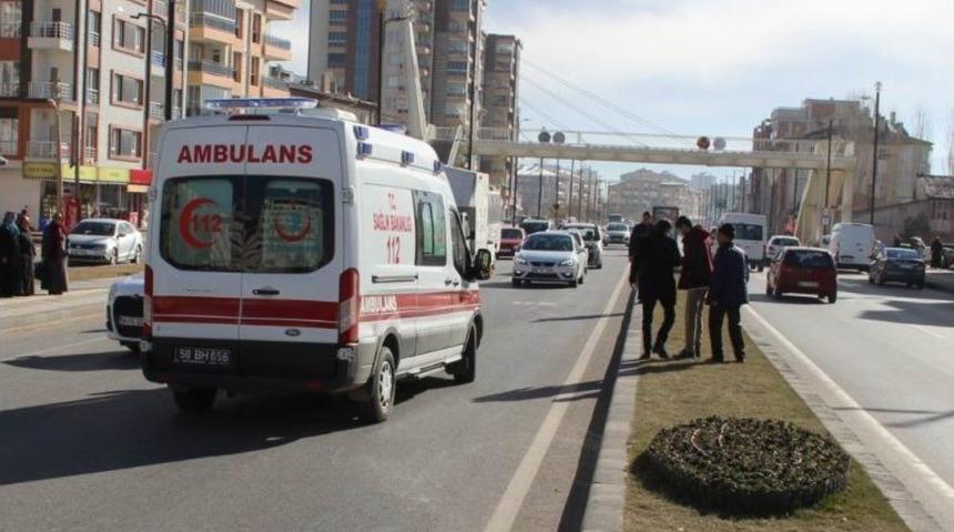 Otomobilin &Ccedil;arptığı İlkokul &Ouml;ğrencisinin Bacağı Kırıldı