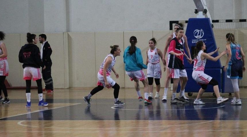 Yalova&rsquo;da Kadın Basketbolcular Kavga Etti
