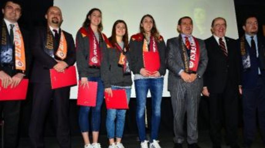 Galatasaray, Başarılı Voleybolculara Divan Başarı Beratı Verdi