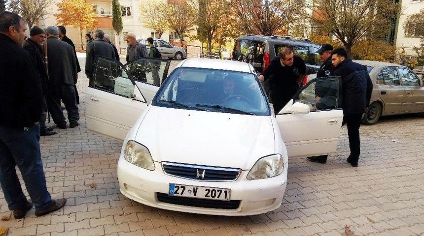 Ka&ccedil;tıkları &Ccedil;alıntı Aracın Lastiği Patlayınca Polise Yakalandılar