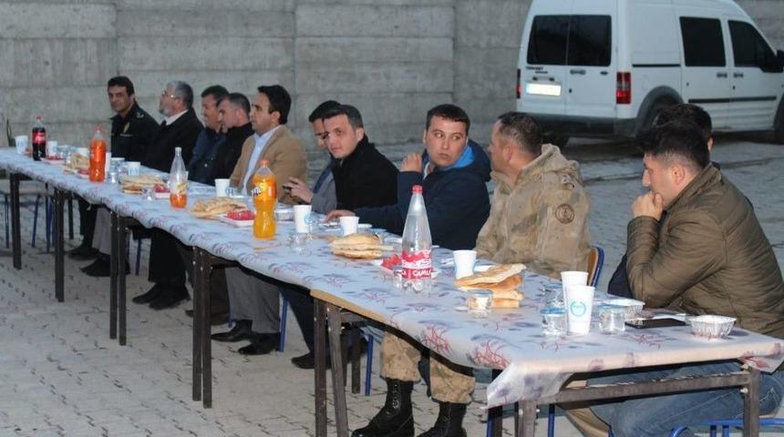 Kaymakam Dundar, Emniyet Personelleri Ve Aileleriyle İftarda Bir Araya Geldi