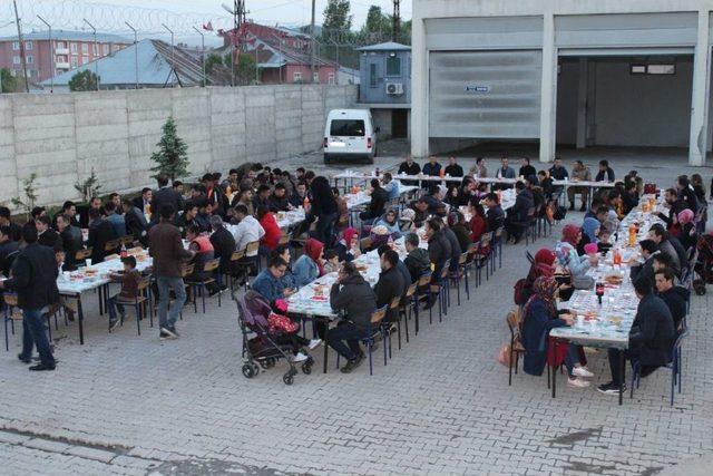 Kaymakam Dundar, Emniyet Personelleri Ve Aileleriyle İftarda Bir Araya Geldi