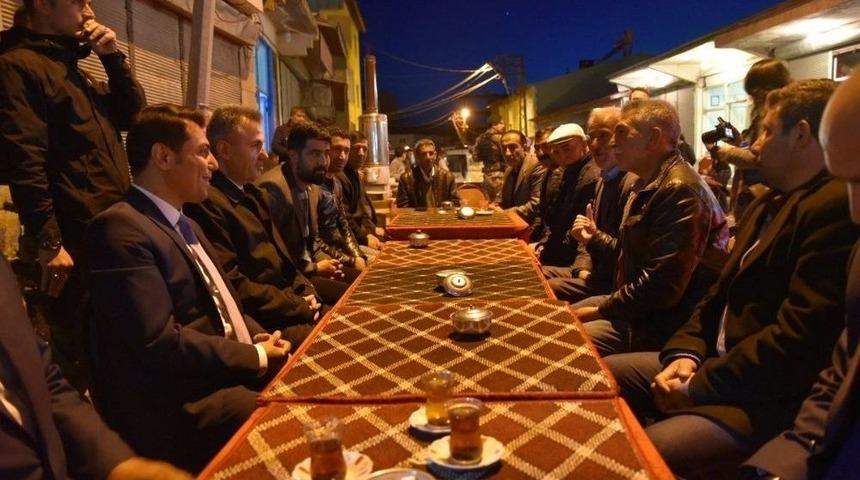 Vali Elban Diyadin&rsquo;de Vatandaşlarla İftar Yaptı