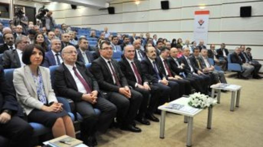 Rekt&ouml;r &Ccedil;ufalı, Tubitak&rsquo;ın Destek Programlarının Tanıtım Toplantısına Katıldı