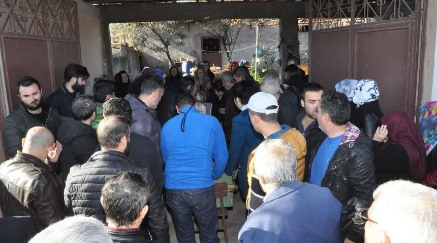 &Uuml;nl&uuml; Y&ouml;netmen Memleketinde Toprağa Verildi