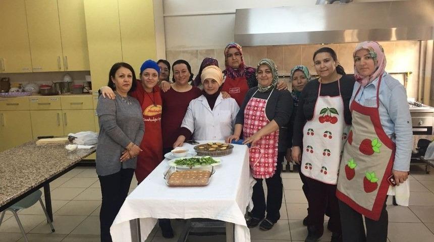 Burhaniye&rsquo;de Aş&ccedil;ı Yardımcılığı Kursu A&ccedil;ıldı