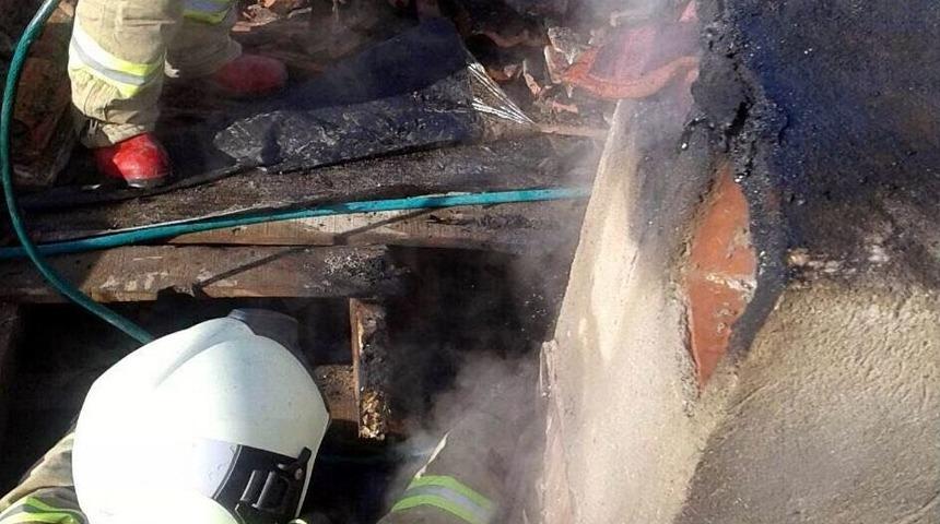 Bacadaki &Ccedil;atlak &Ccedil;atıyı Yaktı