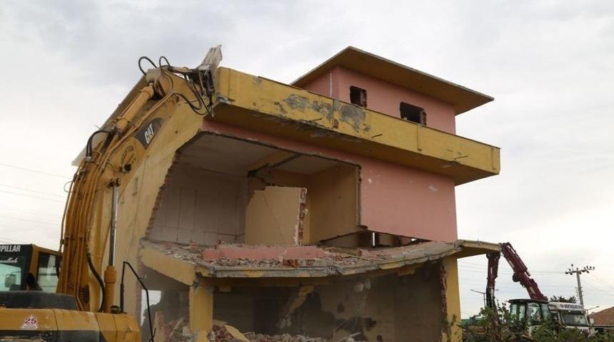 Ereğli Belediyesi T&uuml;rkmen Kavşağı&rsquo;nda Yıkım &Ccedil;alışmalarına Başladı