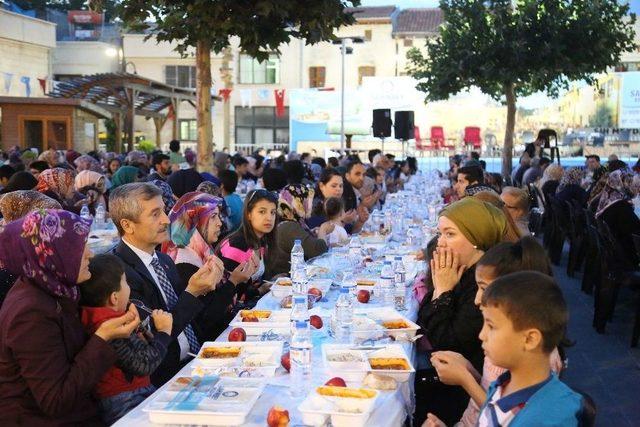 Belediye Başkanı Tahmazoğlu, Yetimlerle Buluştu