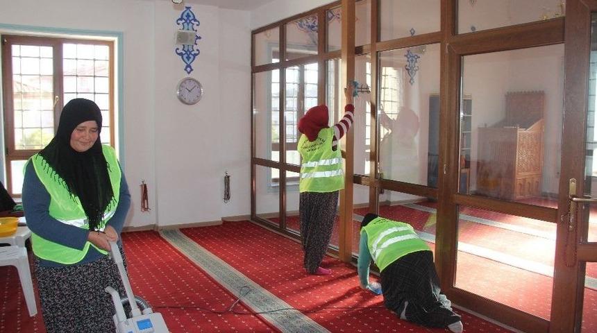 İncesu&rsquo;da Cami Temizliği &Ccedil;alışmaları Devam Ediyor