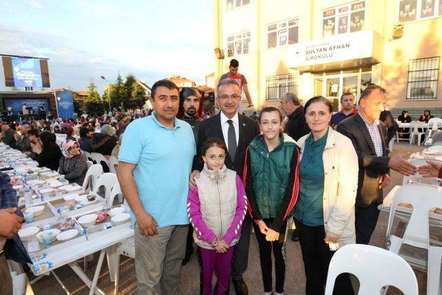 Gebze’de İftar Sofrası Yenikent Mahallesi’nde Kuruldu