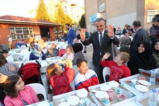 Gebze’de İftar Sofrası Yenikent Mahallesi’nde Kuruldu