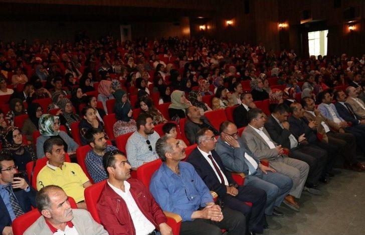 Tuşba’da ‘fikirler Konuşuyor’ Münazara Yarışması G4