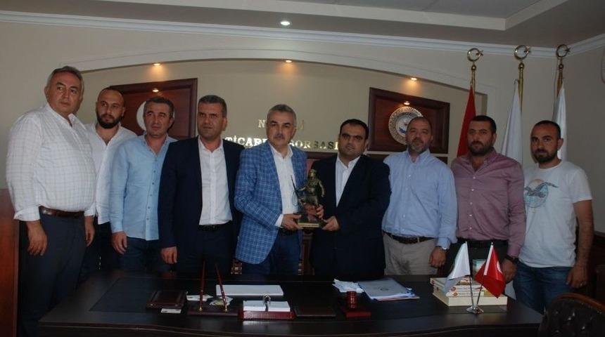 Ak Parti&rsquo;li Mustafa Savaş Se&ccedil;im &Ccedil;alışmalarını Nazilli&rsquo;de S&uuml;rd&uuml;rd&uuml;
