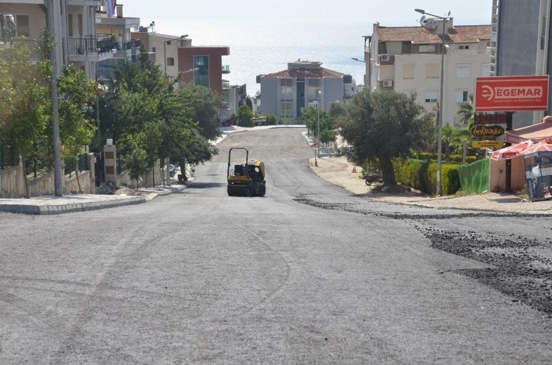 Kuşadası&rsquo;nda Yol Yapım &Ccedil;alışmaları Devam Ediyor