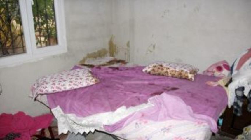 &Uuml;zerine Kaynar Su D&ouml;ken Eşinin Boğazını Kesti