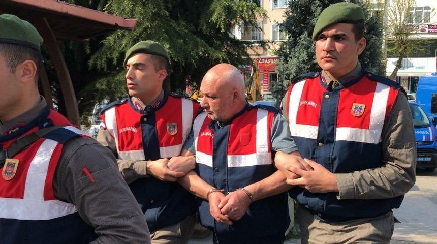 Eşini Ve 2 Üvey Çocuğunu Vuran Katil Zanlısı Baba Adliyeye Sevk Edildi