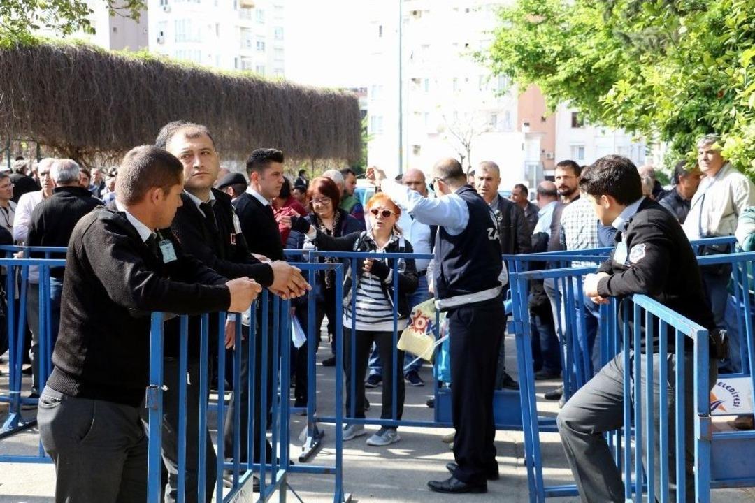 Daha &Ouml;nce Yumrukların Konuştuğu İhale Sakin Başladı